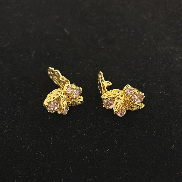 Gold Tone Floral Brooch Clip Earrings Set Rhinestone Filigree VTG Demi-Parure - Picture 9 of 12